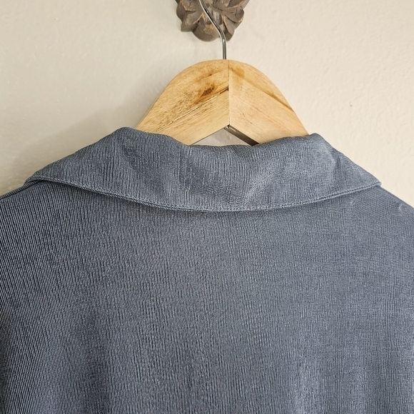 Blue long sleeve knit stretch button collared top - Picture 5 of 9